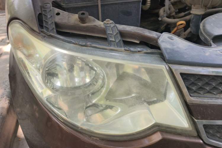 Used Wuling Hongguang 2013 1.2L S Comfort Model China IV Standard Right Front Headlight