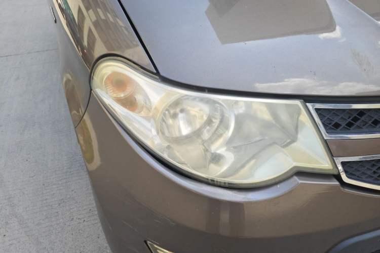 Used Wuling Hongguang 2013 1.5L S Luxury Model Right Front Headlight