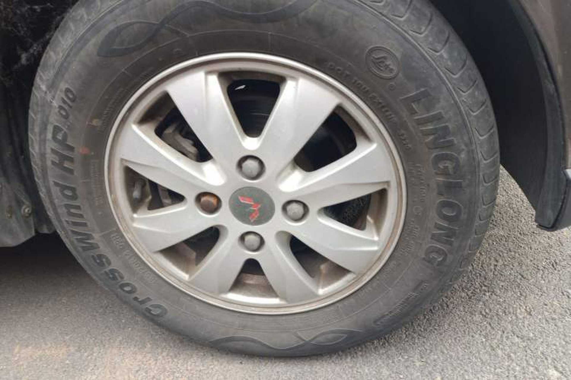 Used Wuling Hongguang 2013 1.5L S Comfort Model Right Front Wheel Hub