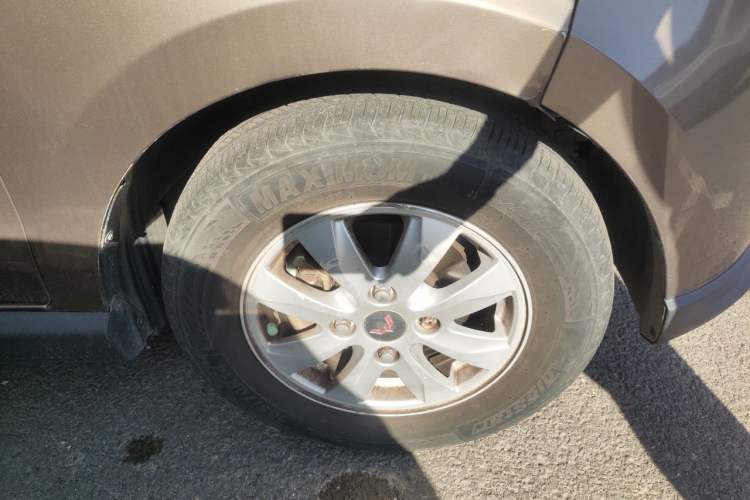 Used Wuling Hongguang 2013 1.5L S Luxury Model Right Front Wheel Hub