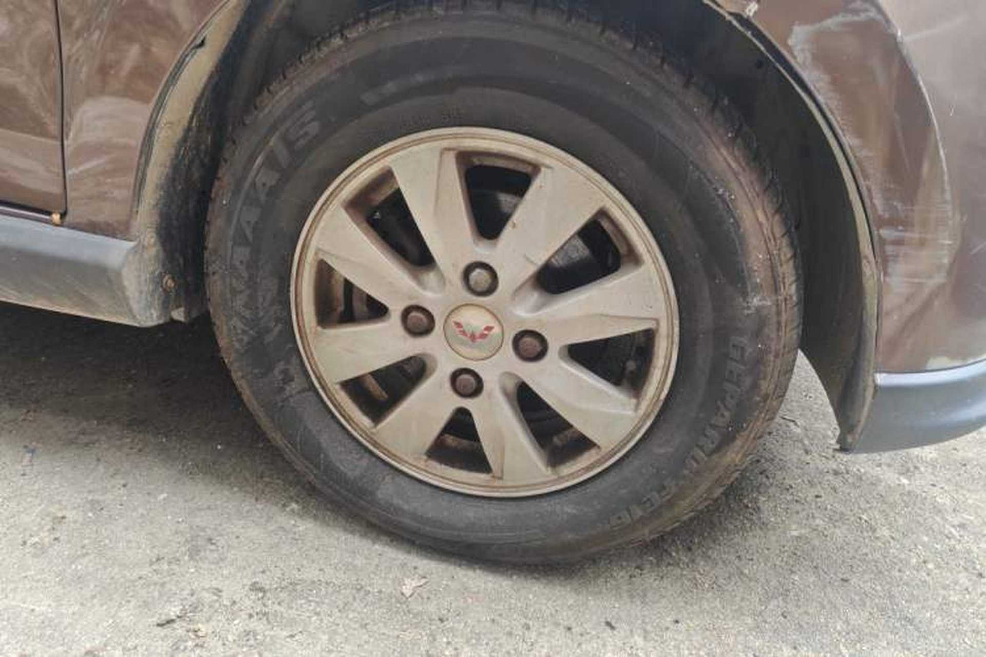 Used Wuling Hongguang 2013 1.5L S Comfort Model Right Front Wheel Hub