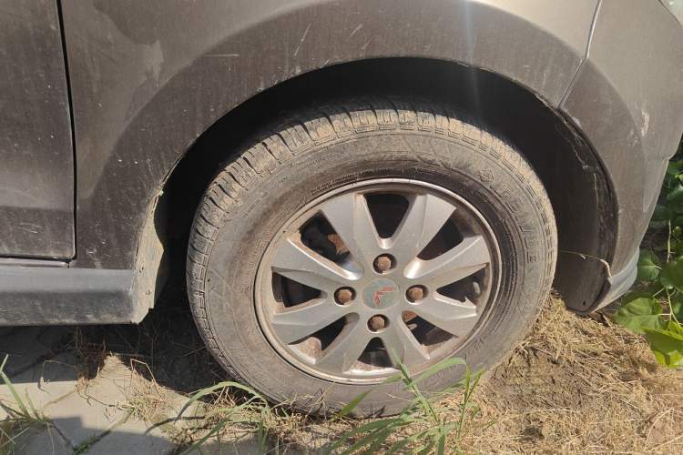 Used Wuling Hongguang 2013 1.5L S Luxury Model Right Front Wheel Hub