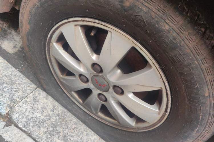 Used Wuling Hongguang 2013 1.2L S Comfort Model China IV Standard Right Front Wheel Hub