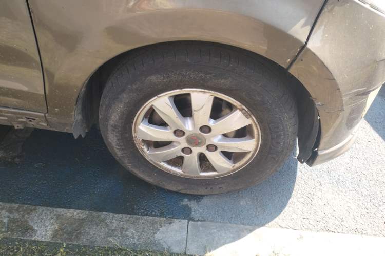 Used Wuling Hongguang 2013 1.5L S Luxury Model Right Front Wheel Hub