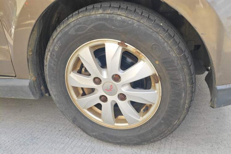 Used Wuling Hongguang 2013 1.5L S Luxury Model Right Front Wheel Hub