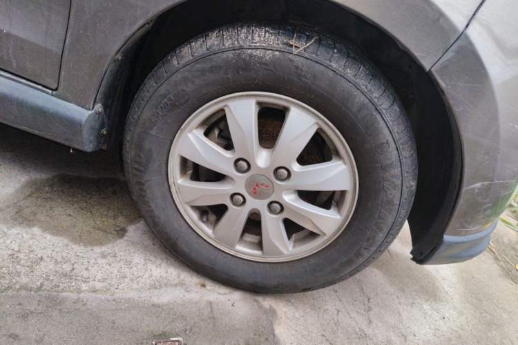 Used Wuling Hongguang 2013 1.2L S Comfort Model China IV Standard Right Front Wheel Hub