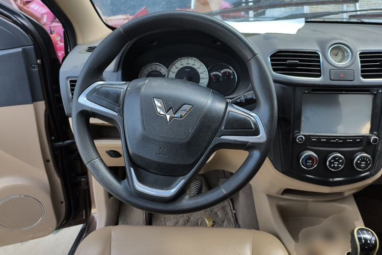 Used Wuling Hongguang 2013 1.5L S Comfort Model Steering Wheel