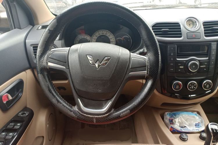 Used Wuling Hongguang 2013 1.5L S Comfort Model Steering Wheel