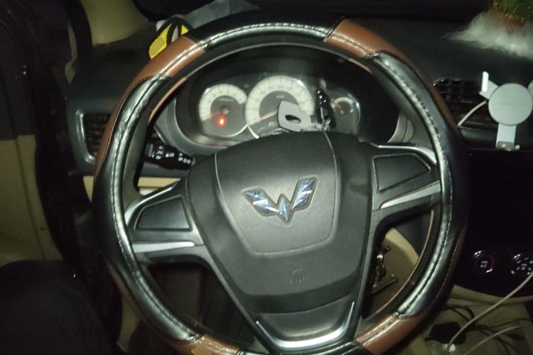 Used Wuling Hongguang 2013 1.5L S Comfort Model Steering Wheel