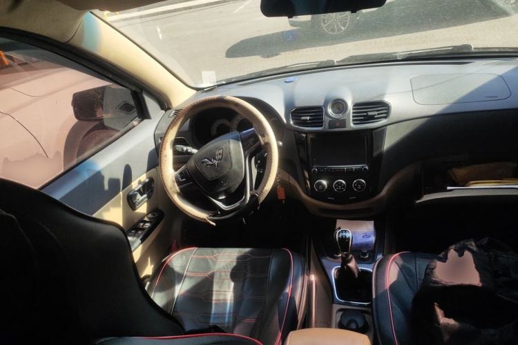Used Wuling Hongguang 2013 1.5L S Luxury Model Steering Wheel