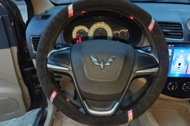 Used Wuling Hongguang 2013 1.5L S Comfort Model Steering Wheel