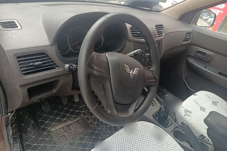 Used Wuling Hongguang 2013 1.2L S Comfort Model China IV Standard Steering Wheel
