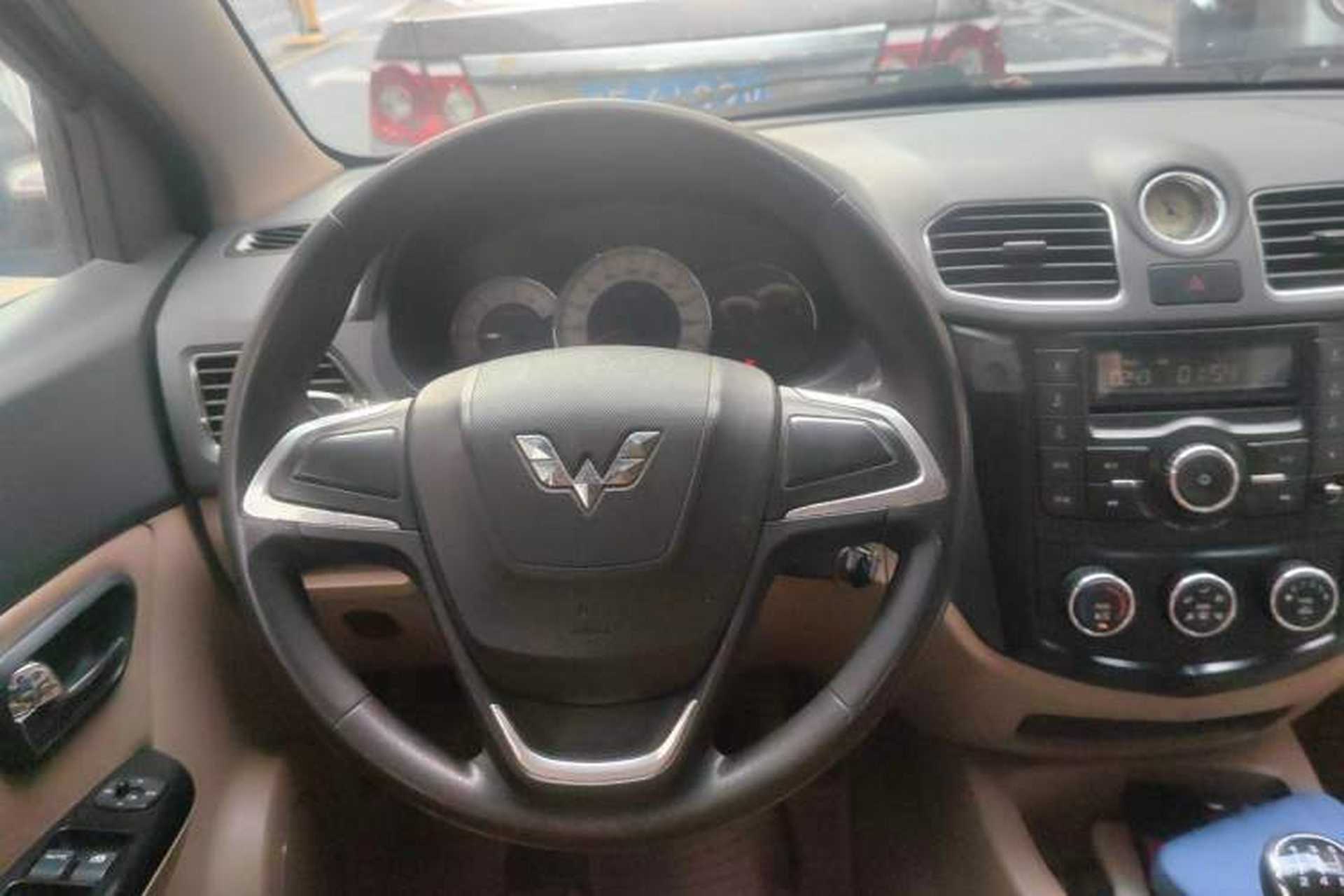 Used Wuling Hongguang 2013 1.2L S Comfort Model China IV Standard Steering Wheel