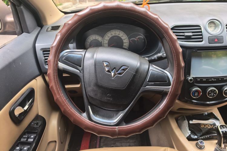 Used Wuling Hongguang 2013 1.5L S Comfort Model Steering Wheel