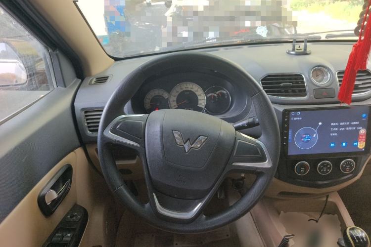 Used Wuling Hongguang 2013 1.2L S Comfort Model China IV Standard Steering Wheel