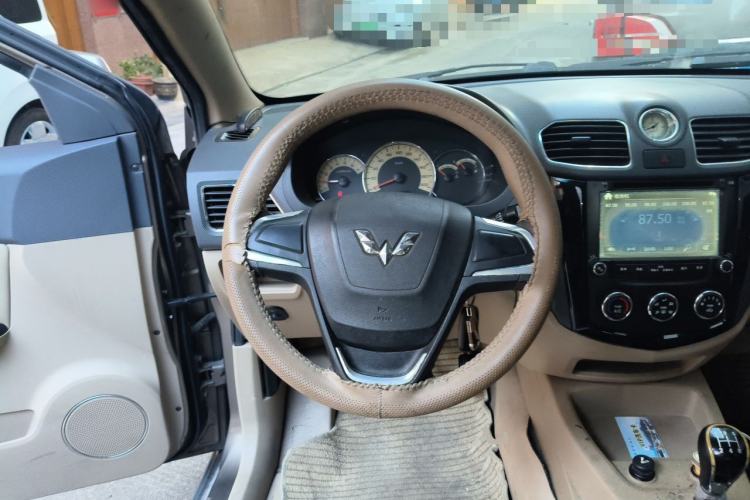 Used Wuling Hongguang 2013 1.2L S Comfort Model China IV Standard Steering Wheel