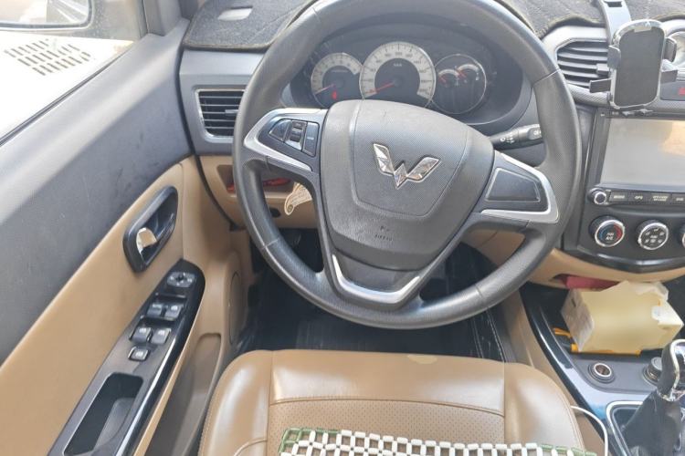 Used Wuling Hongguang 2013 1.5L S Luxury Model Steering Wheel