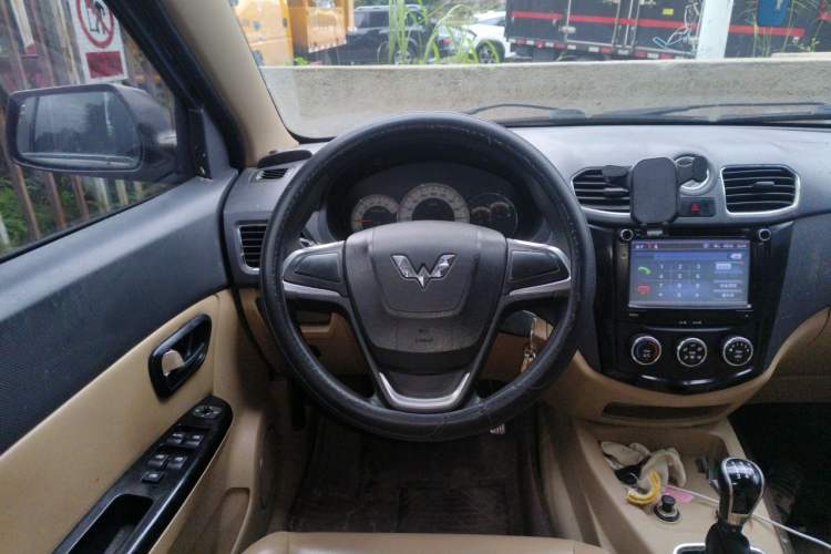 Used Wuling Hongguang 2013 1.2L S Comfort Model China IV Standard Steering Wheel