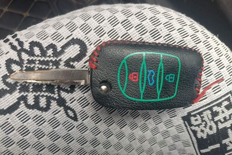 Used Wuling Hongguang 2013 1.2L S Comfort Model China IV Standard Vehicle Key