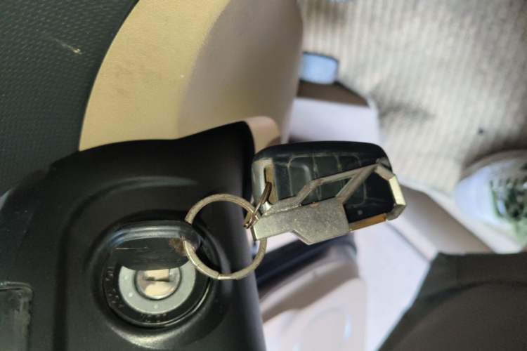 Used Wuling Hongguang 2013 1.2L S Comfort Model China IV Standard Vehicle Key