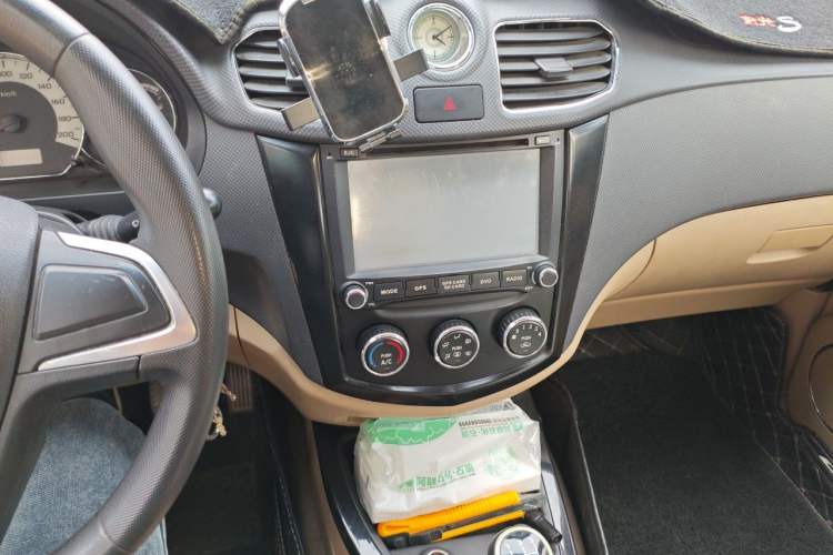 Used Wuling Hongguang 2013 1.5L S Luxury Model Audio And AC Panel