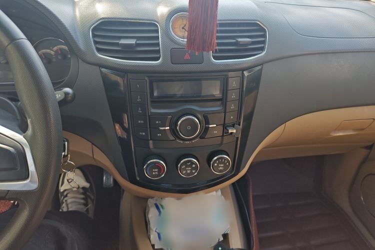 Used Wuling Hongguang 2013 1.2L S Comfort Model China IV Standard Audio And AC Panel