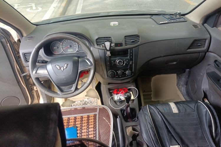 Used Wuling Hongguang 2013 1.5L Base Version Center Console