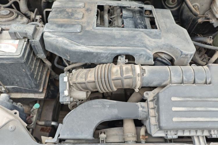 Used Wuling Hongguang 2013 1.5L S Luxury Model Engine Bay