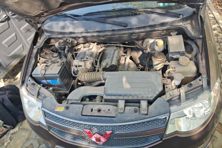 Used Wuling Hongguang 2013 1.2L S Comfort Model China IV Standard Engine Bay
