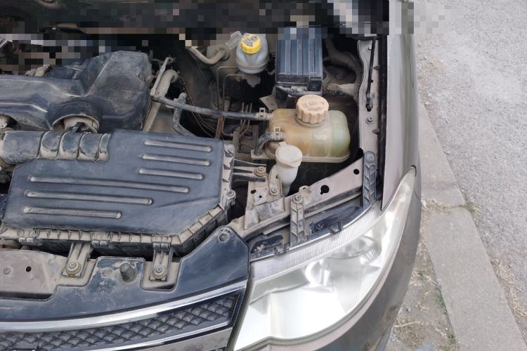 Used Wuling Hongguang 2013 1.5L S Luxury Model Engine Bay Left