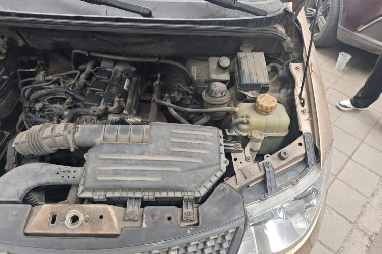 Used Wuling Hongguang 2013 1.5L Base Version Engine Bay Left