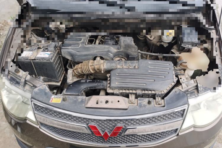 Used Wuling Hongguang 2013 1.5L S Luxury Model Engine Bay