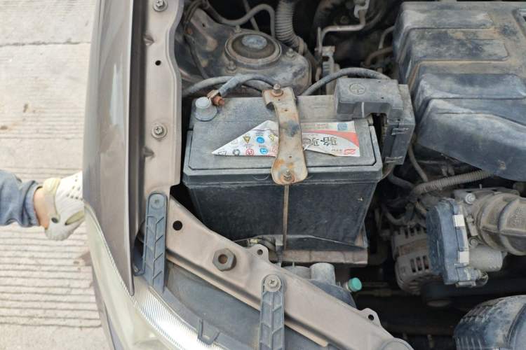 Used Wuling Hongguang 2013 1.5L S Luxury Model Engine Bay Right