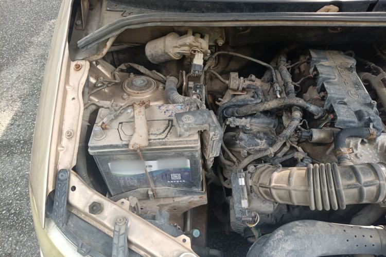 Used Wuling Hongguang 2013 1.5L Base Version Engine Bay Right