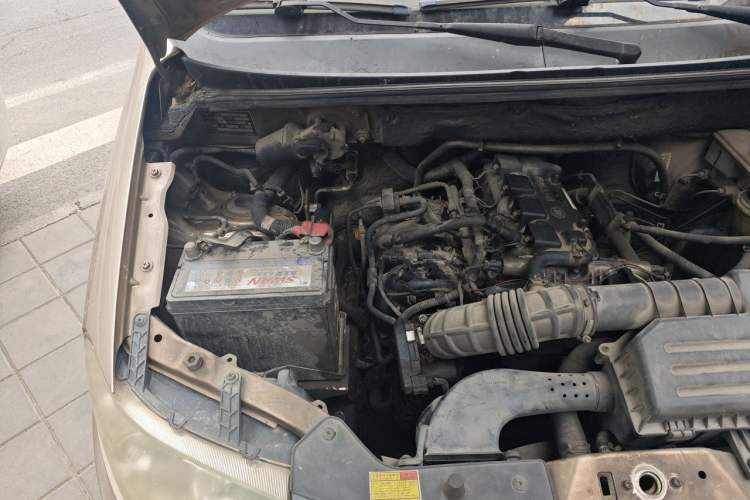Used Wuling Hongguang 2013 1.5L Base Version Engine Bay Right