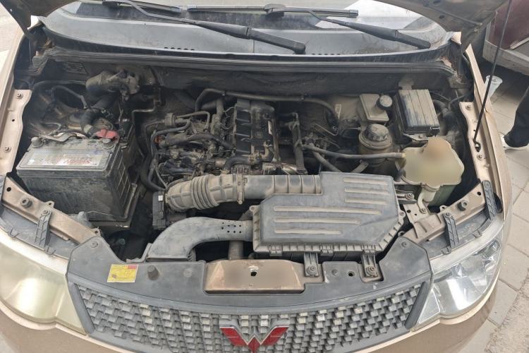 Used Wuling Hongguang 2013 1.5L Base Version Engine Bay