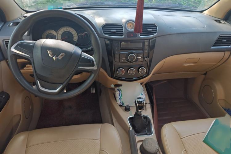 Used Wuling Hongguang 2013 1.2L S Comfort Model China IV Standard Interior 2