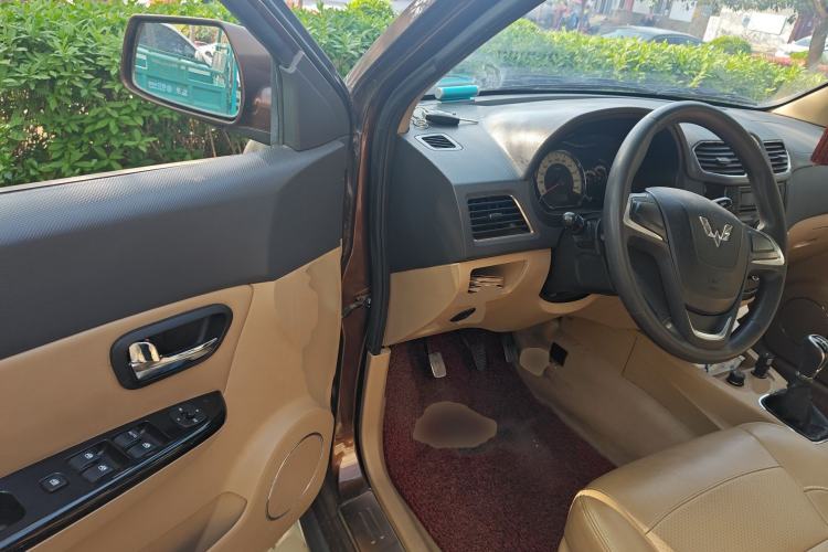 Used Wuling Hongguang 2013 1.2L S Comfort Model China IV Standard Interior 3