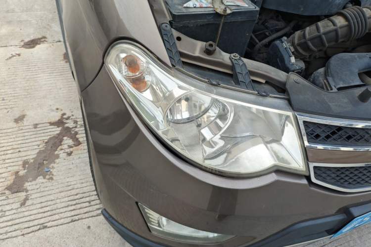 Used Wuling Hongguang 2013 1.5L S Luxury Model Right Front Headlight