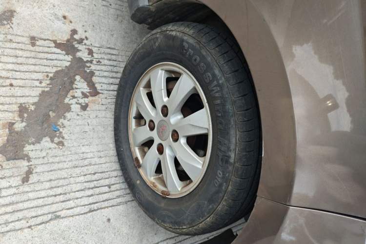 Used Wuling Hongguang 2013 1.5L S Luxury Model Right Front Wheel Hub