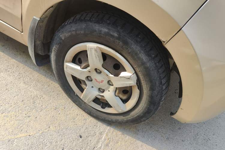 Used Wuling Hongguang 2013 1.5L Base Version Right Front Wheel Hub