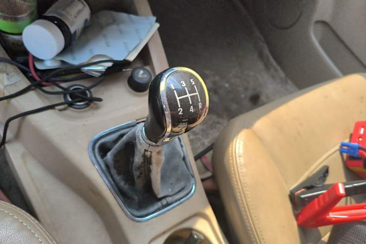 Used Wuling Hongguang 2013 1.2L S Comfort Model China IV Standard Gear Lever