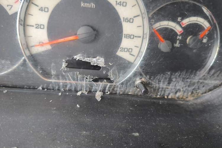 Used Wuling Hongguang 2013 1.2L S Comfort Model China IV Standard Odometer Close Up