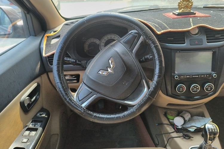 Used Wuling Hongguang 2013 1.2L S Comfort Model China IV Standard Steering Wheel
