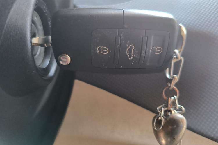 Used Wuling Hongguang 2013 1.2L S Comfort Model China IV Standard Vehicle Key
