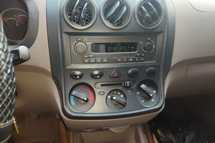 Used Wuling Hongguang 2013 1.5L Standard Version Audio And AC Panel