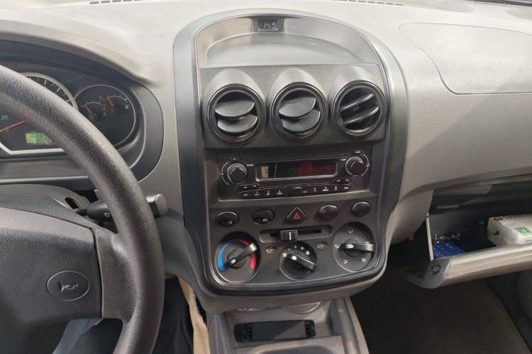 Used Wuling Hongguang 2013 1.5L Base Version Audio And AC Panel