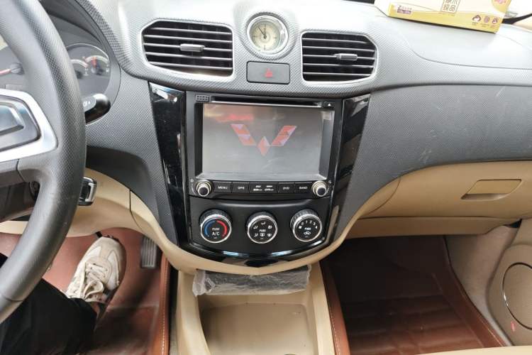 Used Wuling Hongguang 2013 1.5L S Comfort Model Audio And AC Panel