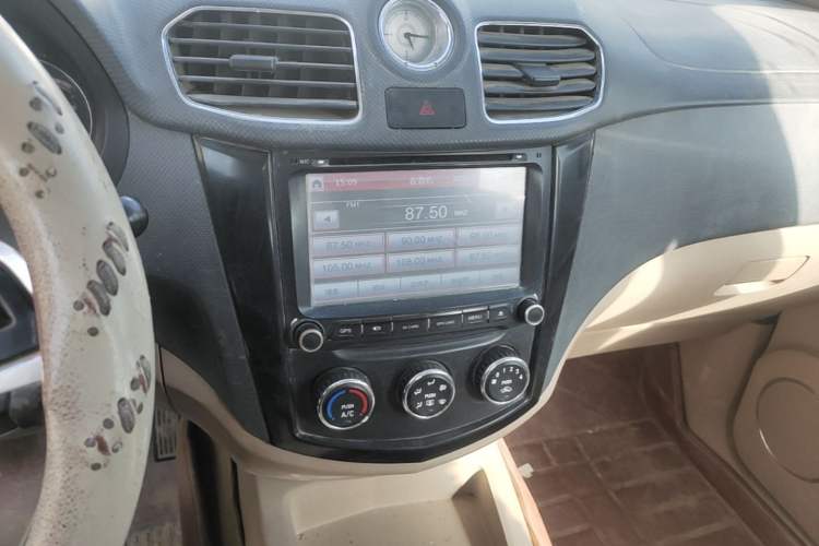 Used Wuling Hongguang 2013 1.5L S Comfort Model Audio And AC Panel