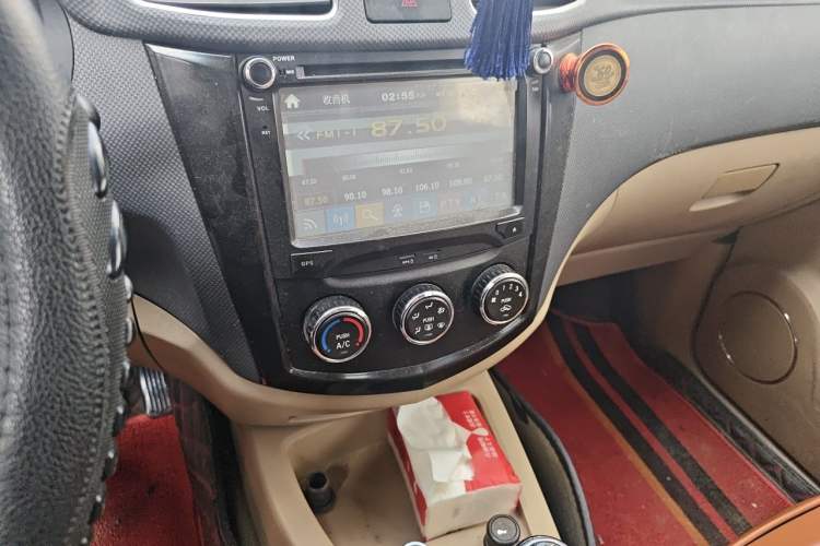 Used Wuling Hongguang 2013 1.2L S Comfort Model China IV Standard Audio And AC Panel
